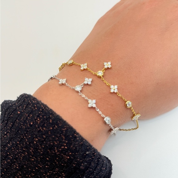 Dainty 18k White Gold Moissanite Clover 🍀 Bracelet . W/gra cert .925 silver - Picture 1 of 11